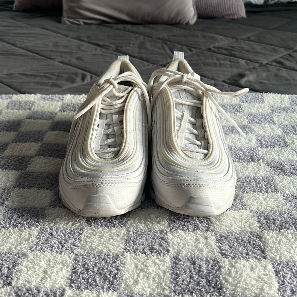 White Nike Air Max 97